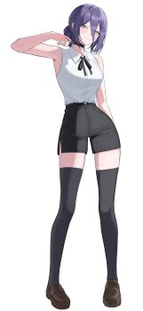 1girl absurdres arm_up black_choker black_ribbon black_shorts black_thighhighs brown_shoes chainsaw_man choker closed_mouth collared_shirt full_body green_eyes hair_between_eyes hashtag-only_commentary highres looking_at_viewer neck_ribbon purple_hair reze_(chainsaw_man) ribbon seungju shirt shoes short_shorts shorts simple_background sleeveless sleeveless_shirt smile solo thighhighs white_background white_shirt