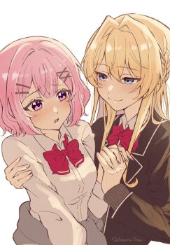 2girls amaori_renako ashigaya_high_school_uniform black_jacket blazer blonde_hair blue_eyes blush bow bowtie closed_mouth clothes_around_waist collared_shirt commentary grey_sweater hand_on_another's_shoulder highres holding_hands interlocked_fingers jacket medium_hair multiple_girls ouzuka_mai parted_lips pink_eyes pink_hair red_bow red_bowtie satomoriumi school_uniform shirt simple_background smile sweater sweater_around_waist upper_body watashi_ga_koibito_ni_nareru_wake_naijan_murimuri! white_background white_shirt yuri