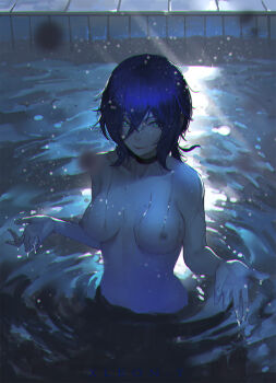 1girl black_choker blue_hair breasts chainsaw_man choker closed_mouth green_eyes hair_between_eyes highres large_breasts looking_at_viewer nipples partially_submerged pool reze_(chainsaw_man) solo water wet xleontan