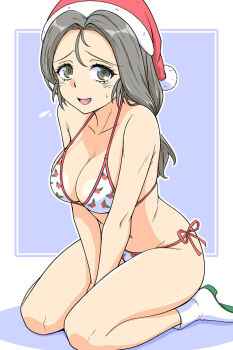 1girl bikini blush breasts cleavage collarbone commentary_request floral_print floral_print_bikini freckles girls_und_panzer green_eyes grey_hair hat highres large_breasts long_hair looking_at_viewer open_mouth piyotan_(girls_und_panzer) print_bikini renshiu santa_hat side-tie_bikini_bottom simple_background smile solo swimsuit white_bikini