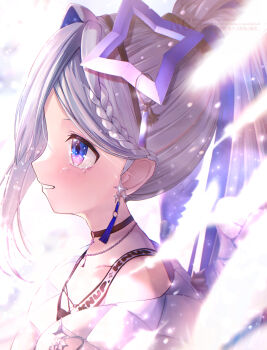 1girl absurdres amane_kanata amane_kanata_(lock_on) bare_shoulders black_choker black_sports_bra blue_hair blue_halo blue_wings blush breasts choker collarbone commentary_request from_side gradient_hair gradient_wings grey_hair hair_between_eyes hair_ornament halo harii_(janib5kc) highres hololive jacket jewelry long_hair midriff mini_wings multicolored_hair multicolored_wings necklace official_alternate_costume official_alternate_hairstyle parted_bangs purple_eyes single_hair_intake smile solo sports_bra star_halo upper_body v very_long_hair virtual_youtuber white_jacket wings
