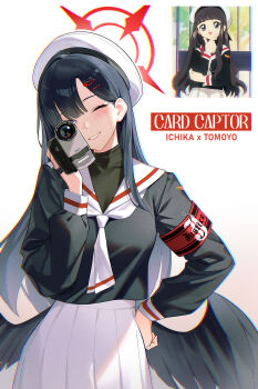 1girl absurdres beret black_hair black_sailor_collar blue_archive camera cardcaptor_sakura commentary_request daidouji_tomoyo dong_(art_woodong) feathered_wings grin hair_ornament hairpin halo hand_on_own_hip hat highres holding holding_camera ichika_(blue_archive) korean_commentary long_hair neckerchief one_eye_closed red_halo sailor_collar school_uniform screenshot_inset simple_background skirt smile solo tomoeda_elementary_school_uniform white_background white_neckerchief white_skirt wings