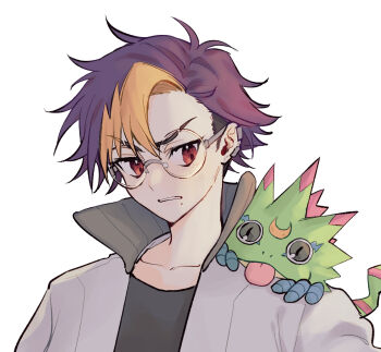 1boy black_shirt blonde_hair blue_hair digimon digimon_(creature) digimon_beatbreak gecko gekkomon glasses jacket male_focus multicolored_hair red_eyes round_eyewear shimazu. shirt short_hair simple_background tenma_tomoro two-tone_hair upper_body white_background white_jacket