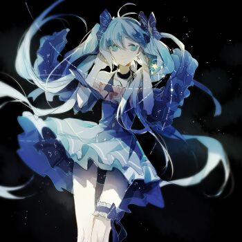 1girl aqua_eyes aqua_hair black_background blue_bow blue_dress bow chinese_commentary closed_mouth commentary_request cui_suika dress frilled_dress frilled_thigh_strap frills hair_between_eyes hair_bow hatsune_miku highres long_hair looking_at_viewer musical_note smile solo thigh_strap twintails very_long_hair vocaloid yuki_miku yuki_miku_(2017)