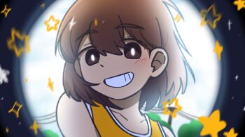 1boy :d bare_shoulders blurry blurry_background blurry_foreground bright_pupils brown_eyes brown_hair chinese_commentary commentary_request dark-skinned_male dark_skin day double-parted_bangs grin hair_behind_ear hair_between_eyes highres kel_(faraway)_(omori) kel_(omori) looking_at_viewer male_focus medium_hair mengmengdalingxin monitoring_(vocaloid) no_sclera omori open_mouth orange_tank_top outdoors portrait pov_peephole sky smile solo star_(symbol) star_symbol_background tank_top white_pupils white_sky white_trim