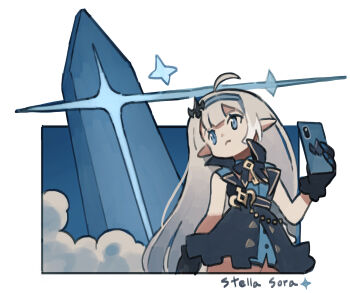 1girl ahoge black_gloves blue_eyes blue_hairband blue_sky cloud commentary_request copyright_name dress expressionless female_tyrant_(stella_sora) gloves grey_hair hairband highres holding holding_phone korean_commentary long_hair monolith_(stella_sora) phone pointy_ears sky solo stella_sora tyrant_(stella_sora) whitebear