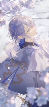 1boy animal animal_in_clothes black_shirt blue_eyes blue_hair blurry blurry_foreground capelet colored_inner_hair commentary flower grey_sky hair_over_one_eye half-closed_eyes highres hood hood_down hooded_capelet koyanagi_rou koyanagi_rou_(1st_costume) light_smile looking_at_viewer male_focus mandarin_collar mizuki_(mz) multicolored_hair nijisanji otomo_(koyanagi_rou) outdoors shirt sky solo symbol-only_commentary virtual_youtuber white_capelet white_flower