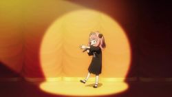 2boys 2girls animated anime_screenshot anya_(spy_x_family) audible_speech english_audio frankie_(spy_x_family) microphone multiple_boys multiple_girls sound spotlight spy_x_family tagme twilight_(spy_x_family) video yor_briar