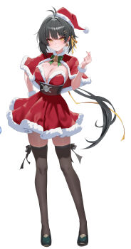 1girl absurdres alternate_costume antenna_hair bell black_hair black_thighhighs bow bowtie breasts capelet cleavage closed_mouth colored_inner_hair commentary_request dress earrings female_rover_(wuthering_waves) full_body green_bow green_bowtie hair_ornament hair_ribbon hairclip hand_on_own_hip hat highres jewelry korean_commentary large_breasts long_hair looking_at_viewer low_ponytail multicolored_hair parallel_hairclips ponytail red_capelet red_dress ribbon rkin rover_(wuthering_waves) santa_costume santa_hat simple_background smile solo strapless strapless_dress thighhighs thighs triangle_earrings white_background white_hair wuthering_waves yellow_eyes yellow_ribbon