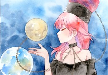 1girl 2zuz4hru artist_name bare_shoulders black_choker black_hat black_shirt blue_background blunt_bangs breasts chain choker closed_eyes closed_mouth collarbone colored_inner_hair commentary_request earth_(ornament) hand_up hat hecatia_lapislazuli medium_breasts medium_hair moon_(ornament) multicolored_hair off-shoulder_shirt off_shoulder painting_(medium) purple_hair red_hair shirt short_sleeves simple_background solo t-shirt touhou traditional_media underworld_(ornament) upper_body watercolor_(medium) watermark