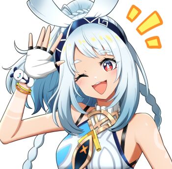 arm_up bare_shoulders blue_hair body_markings bracelet braid breasts commentary dark-skinned_female dark_skin fingerless_gloves fish-shaped_pupils genshin_impact gloves jewelry mualani_(genshin_impact) notice_lines raid_(minmiru) red_eyes simple_background upper_body white_background white_gloves