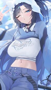 1girl absurdres animal_hat black_choker black_hair blue_eyes blue_hair blue_shorts blue_shrug blue_sky braid braided_sidelocks breasts cat_hat choker cloud collared_shirt colored_inner_hair commentary curtained_hair day denim denim_shorts hand_up hat highres hololive hololive_english large_breasts long_hair long_sleeves looking_at_viewer midriff multicolored_hair navel official_alternate_costume official_alternate_hairstyle one_eye_closed ouro_kronii outdoors ribbon_choker shirt short_shorts shorts shrug_(clothing) sidelocks sky solo untranslatable_commentary v virtual_youtuber way_2_u_(ouro_kronii) white_hat white_shirt yoellim5