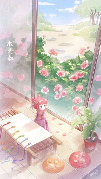 1boy 1girl backyard blush brown_eyes cat chinese_commentary chinese_text clear_sky cloud commentary_request copyright_name curtains highres indoors japanese_clothes kimono long_hair looking_back momo_(nikki) nikki_(nikki) nikki_(series) official_art on_floor open_mouth pink_hair plant potted_plant rose_bush shining_nikki signature sitting sky smile tree turning_head under_table yellow_cloak