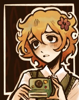 1boy alternate_eye_color basil_(faraway)_(omori) basil_(omori) black_eyes blonde_hair bright_pupils camera double-parted_bangs green_sweater_vest hair_between_eyes highres holding holding_camera male_focus omori ottie_pops parted_lips shirt short_hair sidelocks solo sweater_vest upper_body white_pupils white_shirt