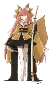 1girl animal_ears commentary_request fate/samurai_remnant fate_(series) fox_ears fox_girl fox_tail full_body highres japanese_clothes katana kimono long_hair pantyhose pink_hair simple_background skirt smile solo sword tail tamamo_aria_(fate) very_long_hair weapon white_pantyhose yellow_eyes yellow_kimono ystrann