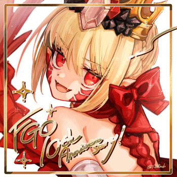 1girl absurdres anniversary artist_name bare_shoulders blonde_hair bow copyright_name crown dragon_tail fate/grand_order fate_(series) hair_between_eyes highres looking_at_viewer nero_claudius_(fate) open_mouth portrait queen_draco_(fate) queen_draco_(second_ascension)_(fate) red_bow red_eyes red_scales short_hair smile solo tail twitter_username urara_(sia8artchu)