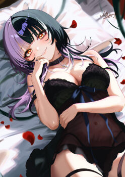 1girl akamiya_mumu alternate_costume black_chemise black_collar black_hair breasts chemise cleavage collar commentary_request double_strap_slip grey_hair grin highleg highleg_panties highres hololive hololive_english large_breasts long_hair looking_at_viewer lying multicolored_hair navel on_back on_bed panties see-through_clothes shiori_novella smile solo split-color_hair strap_slip thigh_strap two-tone_hair underwear virtual_youtuber yellow_eyes
