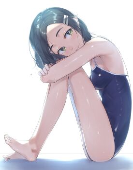 1girl bare_legs barefoot black_hair blue_one-piece_swimsuit breasts closed_mouth commentary_request green_eyes hair_ornament hairclip heibonkaeru highres kantai_collection kuroshio_(kancolle) legs looking_at_viewer one-piece_swimsuit short_hair simple_background sitting small_breasts smile solo swimsuit wet white_background