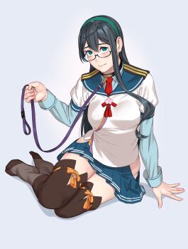1girl animal_collar black_hair blue_sailor_collar blue_shirt blue_skirt brown_thighhighs collar collared_shirt commentary_request green_eyes green_hairband hairband highres kantai_collection layered_shirt layered_sleeves leash long_hair long_sleeves necktie ooyodo_(kancolle) pleated_skirt red_necktie sailor_collar school_uniform serafuku shirt short_over_long_sleeves short_sleeves skirt solo thighhighs white_shirt yuuji_(and)