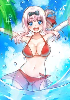 1girl bikini blue_eyes blue_sky blush breasts cloud fujiwara_chika gluteal_fold highres kaguya-sama_wa_kokurasetai_~tensai-tachi_no_renai_zunousen~ kurosaki_coco large_breasts looking_at_viewer open_mouth palm_tree pink_hair ponytail sky swimsuit teeth tree upper_teeth_only water
