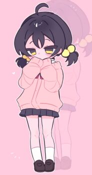 1girl absurdres ahoge black_hair cardigan commentary covering_own_mouth full_body hair_bobbles hair_ornament heart highres kaai_yuki long_sleeves low_twintails miniskirt outline pink_background pleated_skirt skirt sleeves_past_wrists socks swijid028821 twintails vocaloid white_outline yellow_eyes zako_(vocaloid) zoom_layer