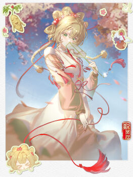 1girl absurdres blonde_hair blue_sky blurry blurry_background border braid character_name chibi chibi_inset chinese_clothes fan_to_mouth floating_hair flower ginseng green_eyes hair_flower hair_ornament hair_ribbon hand_fan hand_up hanfu highres holding holding_fan jiusheng_(huaichuan) long_hair long_sleeves low_twin_braids pink_flower pink_hanfu puffy_long_sleeves puffy_sleeves red_ribbon reverse:1999 ribbon seal_impression seal_script shuangyaji sky solo sotheby sotheby_(the_red_thread_of_fate) tuanshan twin_braids upper_body white_border