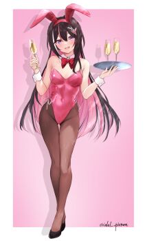 1girl animal_ears azki_(hololive) black_hair black_panythose black_shoes blush champagne_flute colored_inner_hair commentary_request coverd_navel cup detached_collar drinking_glass ex_idol fake_animal_ears full_body hair_between_eyes hair_ornament head_tilt highres holding holding_tray hololive leotard long_hair looking_at_viewer multicolored_hair open_mouth pantyhose pink_background pink_hair pink_leotard playboy_bunny purple_eyes rabbit_ears shoes signature simple_background smile solo standing strapless strapless_leotard thigh_gap tray virtual_youtuber wrist_cuffs