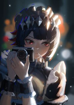 1girl black_hair camera candy colored_inner_hair commentary ellen_joe english_commentary food food_in_mouth hair_ornament hairband highres holding holding_camera lollipop lollipop_in_mouth looking_to_the_side maid maid_headdress metal_hairband mole mole_under_eye multicolored_hair nirrors razor_blade_hair_ornament red_eyes red_hair shark_girl short_hair solo spiked_headband teeth two-tone_hair upper_teeth_only zenless_zone_zero