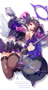 1girl bare_shoulders black_hair black_nails bow breasts brown_thighhighs closed_mouth colored_inner_hair commentary_request detached_sleeves dual_wielding grey_wings hair_ornament hairclip halo highres holding laddered_thighhighs looking_at_viewer midriff multicolored_hair nangong_yu nangong_yu_(rhapsody's_muse) navel official_alternate_costume pink_bow purple_halo red_eyes short_twintails simple_background small_breasts solo thighhighs torn_clothes torn_thighhighs twintails twitter_username white_background wings zenless_zone_zero zunda_kaku