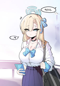1girl absurdres asuna_(blue_archive) asuna_(school_uniform)_(blue_archive) asymmetrical_bangs bag black_choker blonde_hair blue_archive blue_bow blue_bowtie blue_ribbon blue_skirt bow bowtie breasts cellphone choker chunjang cleavage collarbone commentary_request doodle_sensei_(blue_archive) gyaru halo highres holding holding_phone kogal korean_commentary korean_text large_breasts long_hair looking_at_viewer loose_bowtie notice_lines open_collar out_of_frame outdoors phone pleated_skirt ribbon school_bag school_uniform scrunchie sensei_(blue_archive) shirt shirt_tucked_in skirt skirt_rolled_up smartphone solo speech_bubble straight_hair translation_request white_shirt wrist_scrunchie