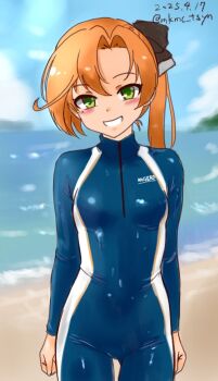 1girl akigumo_(kancolle) akigumo_kai_ni_(kancolle) alternate_costume beach blue_bodysuit blue_sky blue_wetsuit bodysuit breasts cloud dated day gluteal_fold green_eyes grin highres horizon kantai_collection long_hair medium_breasts ocean orange_hair outdoors ponytail sky smile solo tasogare_yanio twitter_username