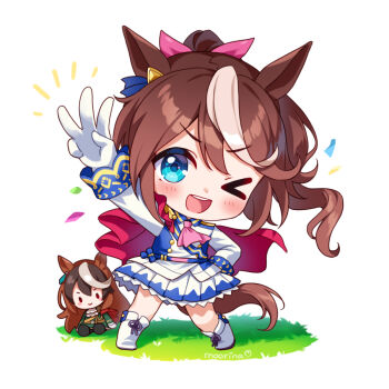 >_o 1girl ;d animal_ears arm_up ascot boots bow brown_hair cape character_doll chibi chibi_only collared_shirt commentary doll ear_ornament english_commentary full_body gloves hair_bow horse_ears horse_girl horse_tail long_hair long_sleeves looking_at_viewer middle_w moorina multicolored_hair one_eye_closed open_mouth pink_ascot pleated_skirt ponytail red_cape shirt simple_background skirt smile solo streaked_hair symboli_rudolf_(umamusume) tail teeth tokai_teio_(peak_joy)_(umamusume) tokai_teio_(umamusume) umamusume upper_teeth_only v-shaped_eyebrows w white_background white_boots white_gloves white_hair white_skirt
