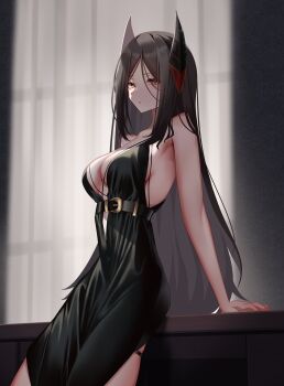 1girl absurdres alternate_costume arknights bare_arms bare_shoulders belt belt_buckle black_belt black_dress black_hair breasts buckle cleavage closed_mouth desk dress evening_gown eyelashes hand_on_table highres horns indoors ines_(arknights) long_dress long_hair looking_at_viewer medium_breasts multicolored_horns no_bra parted_bangs plunging_neckline revealing_clothes side_slit sideboob skindentation sleeveless sleeveless_dress slit_pupils solo sonna_watashi table thigh_strap two-tone_horns very_long_hair yellow_eyes