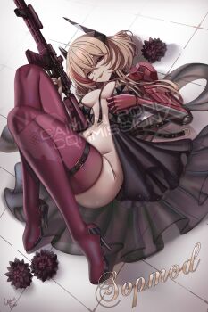 absurdres assault_rifle blonde_hair breasts caiman_pool cleavage commentary english_commentary girls'_frontline girls'_frontline_2:_exilium gun headgear highres holding holding_gun holding_weapon legs looking_at_viewer lying m4_carbine m4_sopmod_ii_(girls'_frontline) multicolored_hair non-humanoid_robot on_back particle_cannon_case rifle robot seductive_smile simple_background smile streaked_hair teasing weapon