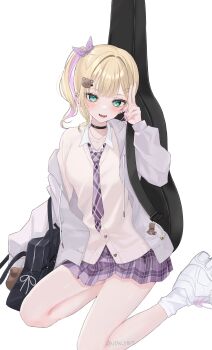 Rule 34 | 1girl, bag, bear hair ornament, black choker, blonde hair, choker, collared shirt, commentary, green eyes, grey jacket, hair ornament, hand up, highres, jacket, kurumi noah, long hair, looking at viewer, medium hair, multicolored hair, necktie, open clothes, open jacket, open mouth, purple hair, purple skirt, school bag, school uniform, shirt, shoes, side ponytail, simple background, skirt, smile, socks, teeth, twitter username, two-tone hair, udn hnt, very long hair, virtual youtuber, vspo!, white background, white shoes, white socks