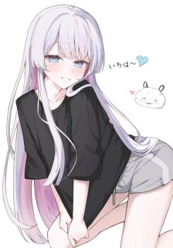 1girl black_shirt blue_eyes blunt_ends blunt_sidelocks blush cho_kaguya-hime! collarbone colored_inner_hair commentary_request dot_nose fushi_(cho_kaguya-hime!) grey_hair grey_shorts grin heart highres kneeling long_hair looking_at_viewer multicolored_hair onemuikun-b parted_lips pink_hair runami_yachiyo sea_slug shirt shirt_tug short_shorts short_sleeves shorts sidelocks simple_background smile straight_hair translation_request very_long_hair white_background