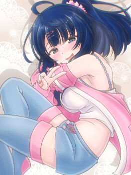 1girl bare_shoulders blue_eyes blue_hair blue_shorts blue_thighhighs breasts brown_background camisole cleavage commentary_request from_side hair_ornament hair_scrunchie hairclip highres jacket lace_background large_breasts long_hair looking_at_viewer make_heroine_ga_oo_sugiru! midriff oekaki_lemon open_clothes open_jacket open_mouth pink_jacket pink_scrunchie ponytail scrunchie short_shorts shorts smile solo thighhighs v white_camisole yanami_anna