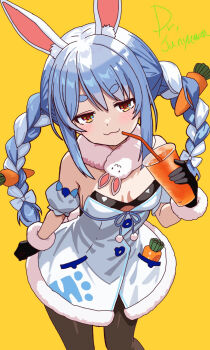 1girl black_gloves black_leotard black_pantyhose blue_hair braid breasts carrot_hair_ornament cleavage closed_mouth don-chan_(usada_pekora) dr._junyaman dress food-themed_hair_ornament fur-trimmed_dress fur-trimmed_gloves fur_trim gloves hair_ornament highres holding_cum hololive leotard leotard_under_clothes long_hair looking_at_viewer multicolored_hair orange_eyes pantyhose short_eyebrows small_breasts smile solo strapless strapless_leotard twin_braids two-tone_hair usada_pekora usada_pekora_(1st_costume) virtual_youtuber white_dress white_hair yellow_background