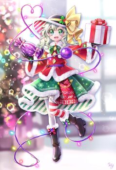 1girl alternate_costume asymmetrical_legwear black_gloves black_hat boots bow bowtie brown_boots buttons christmas commentary diamond_button english_commentary eyeball footwear_bow fur-trimmed_boots fur-trimmed_shirt fur-trimmed_skirt fur-trimmed_sleeves fur_trim gift gloves green_bow green_bowtie green_eyes green_hair green_skirt hat hat_bell heart heart-shaped_pupils heart_of_string highres holding holding_gift holly komeiji_koishi long_hair long_sleeves looking_at_viewer mismatched_legwear miy_001 open_mouth pantyhose red_bow red_shirt santa_costume shirt signature skirt smile solo string_of_light_bulbs striped_clothes striped_pantyhose symbol-shaped_pupils third_eye touhou white_pantyhose wide_sleeves