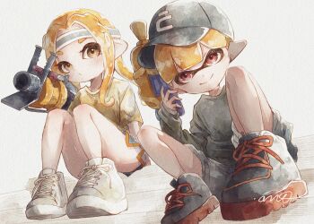 .52_gal_(splatoon) 1boy 1girl anon1um black_hat black_shoes blonde_hair blush closed_mouth commentary english_commentary grey_headband grey_shirt hair_intakes hat headband highres inkling inkling_boy inkling_player_character long_hair looking_at_viewer nintendo octoling octoling_girl octoling_player_character pointy_ears print_hat red_eyes shirt shoes short_eyebrows short_hair signature sitting sleeves_past_wrists splatoon_(series) splatoon_3 splattershot_(splatoon) t-shirt tentacle_hair thick_eyebrows white_shoes yellow_eyes yellow_shirt