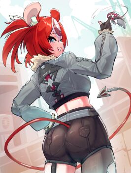 1girl absurdres animal_ear_fluff animal_ears arm_up ass back belt black_gloves black_hair black_shirt black_shorts black_streaks blue_eyes clothes_writing cloud commentary construction_site cosplay crane_(machine) cropped_jacket cropped_shirt english_commentary fingerless_gloves from_behind fur-trimmed_jacket fur_trim gloves hair_between_eyes hakos_baelz hand_on_own_hip highres holding holding_weapon hololive hololive_english jacket jane_doe_(zenless_zone_zero) jane_doe_(zenless_zone_zero)_(cosplay) knife looking_at_viewer looking_back mouse_ears mouse_tail multicolored_hair outdoors pants pantyhose red_hair shirt shorts sky smile species_connection spiked_tail spinning_weapon standing strap tail tight_clothes tight_pants torn_clothes torn_pantyhose twintails uneven_twintails virtual_youtuber weapon white_hair yodogama zenless_zone_zero