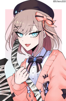 1girl beret black_hat blue_eyes bow brown_hair cardigan commentary_request hair_bow hair_ornament hairclip hairpin hat highres holding holding_weapon looking_at_viewer medium_hair nijisanji open_mouth pink_bow pink_cardigan shirt smile solo suzuhara_lulu suzuhara_lulu_(1st_costume) virtual_youtuber weapon white_background white_shirt wuwuwu_(kriswu555) x_hair_ornament