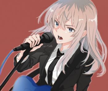 1girl black_jacket black_necktie commentary girls_band_cry grey_eyes grey_hair highres jacket kawaragi_momoka long_hair microphone microphone_stand multicolored_hair necktie open_clothes open_jacket open_mouth red_eyes roots_(hair) shirt solo symbol-only_commentary tasuku2218 teeth upper_body white_shirt