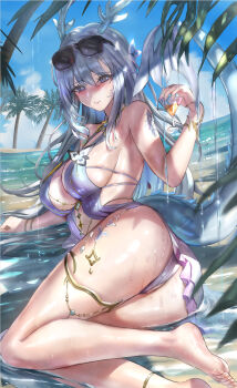 1girl ass bare_arms bare_shoulders barefoot blush breasts closed_mouth day duet_night_abyss eyewear_on_head feet foot_out_of_frame fushu_(duet_night_abyss) grey_hair highres himonoata holding jewelry large_breasts long_hair looking_at_viewer lying ocean official_alternate_costume on_side palm_tree sideboob solo sunglasses tail thighlet thighs tree water wet