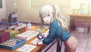 1girl :d bag black_bag blue_shirt blurry blurry_background bokeh box brown_pants colorful_palette depth_of_field food game_cg green_hair gyakkou_no_lens_flare_(project_sekai) hair_between_eyes hexagon highres holding_tape kusanagi_nene long_hair official_art open_mouth pants paper ponytail project_sekai purple_eyes shirt shoulder_bag smile solo table third-party_source tongue translation_request watch wristwatch