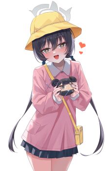 +_+ 1girl absurdres bag black_hair blue_archive commentary grey_eyes grey_halo halo hat highres kindergarten_uniform kisaki_(blue_archive) kisaki_(kindergarten_uniform)_(blue_archive) long_hair looking_at_viewer low_twintails manjie pink_shirt school_hat shirt simple_background solo twintails very_long_hair white_background yellow_bag yellow_hat