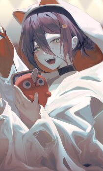 1girl absurdres animal_ear_hood animal_ears black_choker cat_ears chainsaw_man choker cord_pull fake_animal_ears green_eyes hair_between_eyes hair_bun highres hood open_mouth pochita_(chainsaw_man) pull_cord purple_hair reze_(chainsaw_man) robe solo teeth tokkieee_qian white_robe