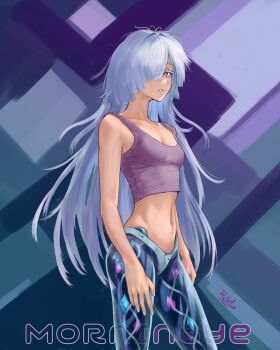 1girl bare_shoulders breasts character_name cleavage collarbone colored_eyelashes commentary crop_top grey_hair grey_nails hair_over_one_eye highres iricity long_hair looking_at_viewer medium_breasts mornye_(wuthering_waves) navel parted_lips prosthesis prosthetic_leg pun purple_shirt red_eyes shirt signature solo stomach wuthering_waves