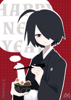 1boy ahoge awawah88 black_hair black_kimono bowl chopsticks closed_mouth food funamusea grey_eyes grid_background hair_over_one_eye happy_new_year highres holding holding_chopsticks huge_ahoge japanese_clothes kimono kurai_shinya looking_at_viewer mogeko_(species) mogeko_castle new_year outline red_background short_hair smile solo upper_body watermark white_outline