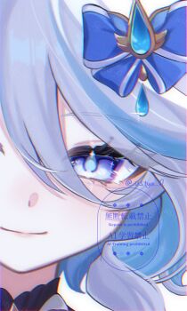 1girl blue_bow blue_eyes blue_hair bow close-up commentary furina_(genshin_impact) genshin_impact grey_hair hair_bow highres looking_at_viewer multicolored_hair smile solo streaked_hair symbol-only_commentary ustya_0